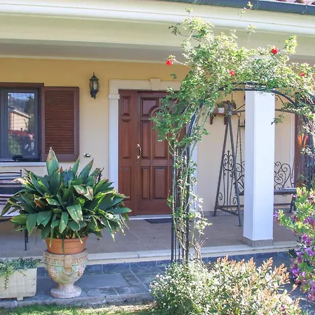 2 Bedroom Gorgeous In Manoppello Scalo Rosciano (Abruzzo)